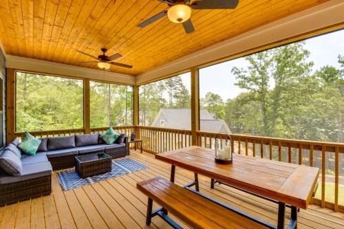 Boat Dock and Lake Hartwell Access Family Getaway!