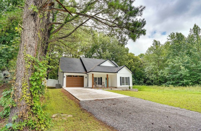 Boat Ramp Access: Modern Kentucky Lake Home