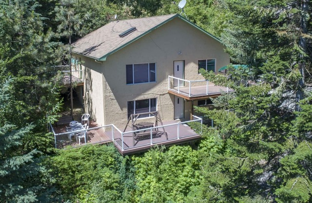BOATDOCK W/2 SLIPS,WATER TRAMPOLINE, FLOATING ISLAND,SHUFFLEBOARD,GAMEROOM