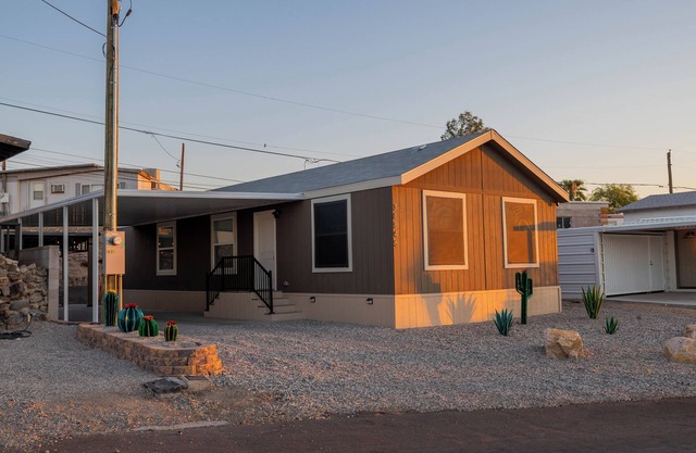 Boater’s Paradise: 3BR Home 1 Mile from Launch Ramp – Bring Your Boats & Toys!
