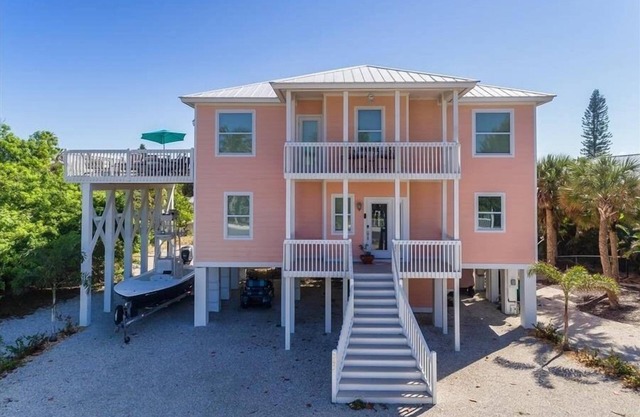 Boca Grande Pool Home 343 - 4 bedroom/4 Bath - Steps to Beach!