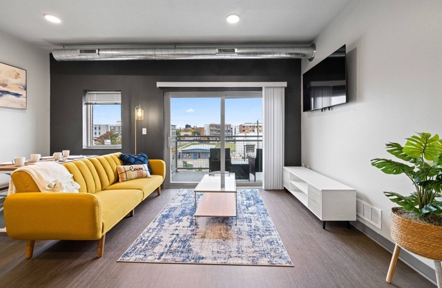 Boho 2B1B w/Wi-Fi, Balcony Views, Coffee + Parking