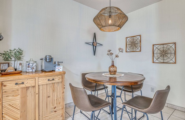 Boho Desert Home, 10min to Downtown, Quiet friendly neighborhood