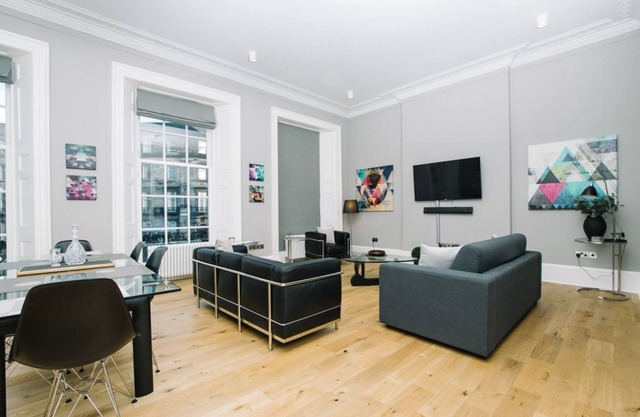 Bold and Spacious Home near Haymarket Station