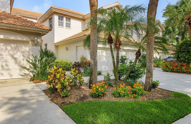 Bonita Bay Condo, 2/2 With a Den, Gorgeous Condo!