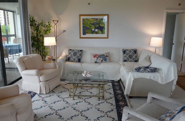 Bonita Beach 2 Bdrm condo with wrap around Lanai
