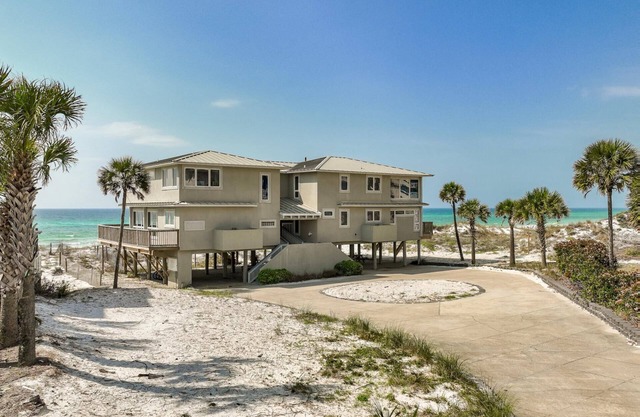 Book Now for Fall Getaways! Gulf View! Steps from the Sand! 3 Adult Bikes!
