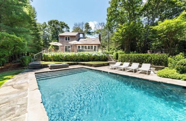 Book your cozy Holiday East Hampton Getaway -Peloton Bike