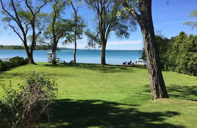 Book your summer vacation on breathtaking Elk Lake. ☀️⛱️🕶️⛵️🎣