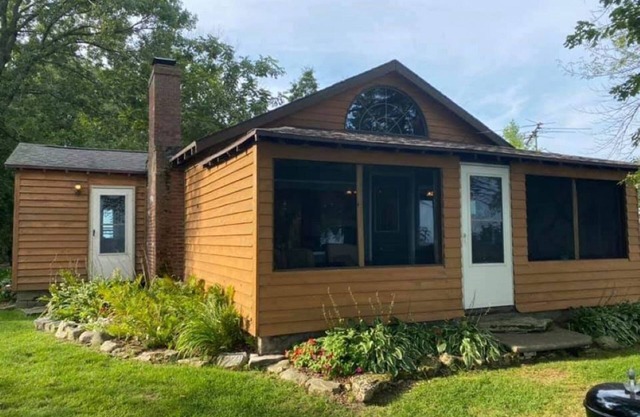BOOKING 2025 NOW WATERFRONT- ISLAND LIKE-SCREEN PORCH-SUNRISE-SUNSETS-FIRE PIT