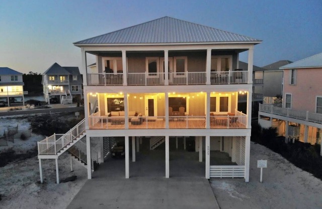 Booking Now for 2026! Upscale Custom Home w/Great Location & Views!