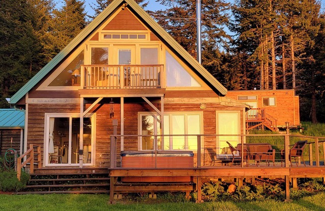 BookStayHop - Pacific View House - Hot Tub, Ocean View