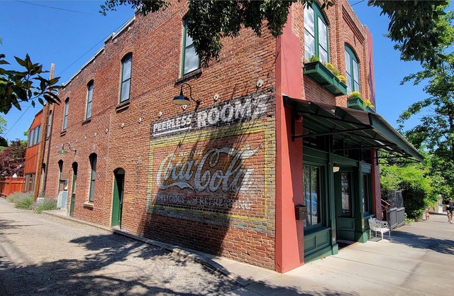 BookStayHop - Peerless Entire Hotel ~ Downtown Ashland