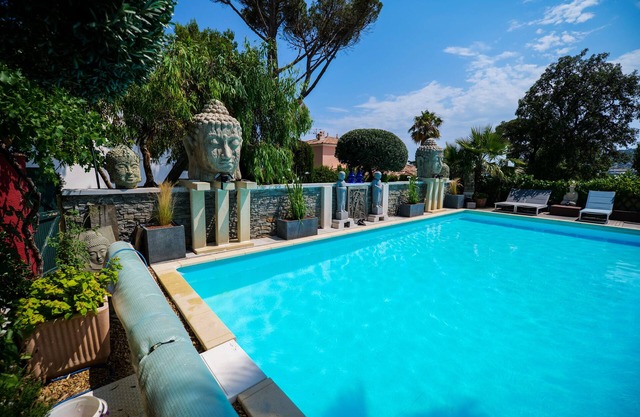 BOUDDHA HOUSE, DETACHED VILLA, 100 M. FROM THE SEA, PRIVATE POOL. HEATED *