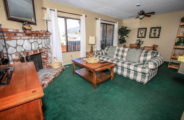 Boulder Creek 8 Lakeside Townhouse Retreat