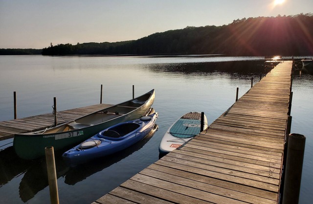 Boulder Lake waterfront home- Kayaks, Canoes and Bike Trail Access