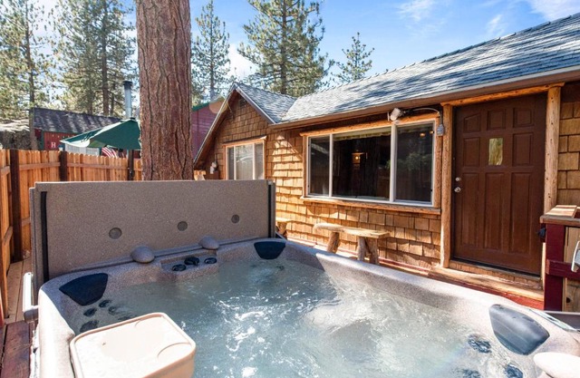 Boulder Pines - Walk to lake and Boulder Bay park at those cozy location!