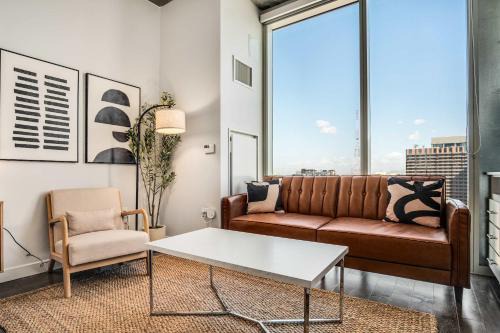 Boulevard Stays Downtown Highrise STU Sky Pool Parking Gym 15