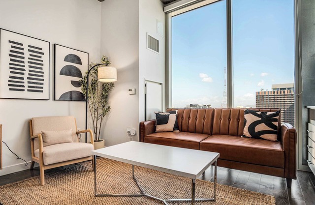 Boulevard Stays Highrise STU Sky Pool, Parking, Gym 26