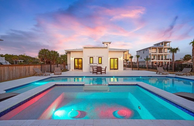 Bourbon Breeze - Beachy Home Near the Gulf with Spacious Outdoor Pool Area