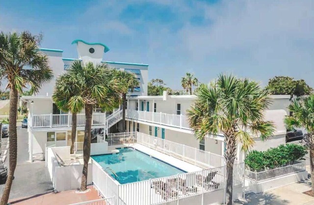 Boutique on the beach, Studio #104 + Pool