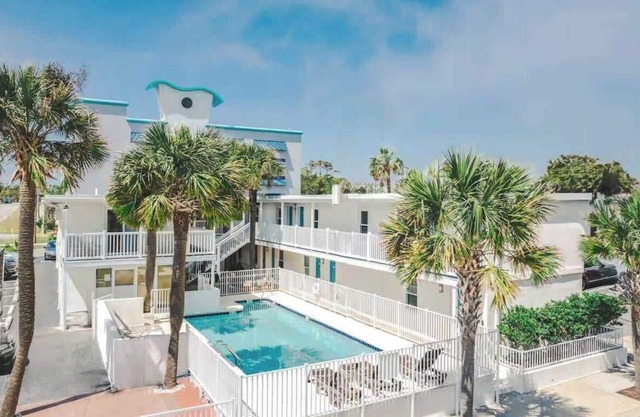 Boutique on the beach, Studio #111 + Pool