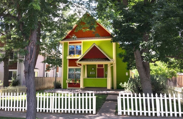 Boutique Studio Apartment Hotel across from CSU in Old Town Fort Collins!Take a trip back in time to when Hippies, Coffee Houses, and The British Invasion were everywhere! It's an urban-industrial studio, a rustic garden suite, and our pet-friendly c