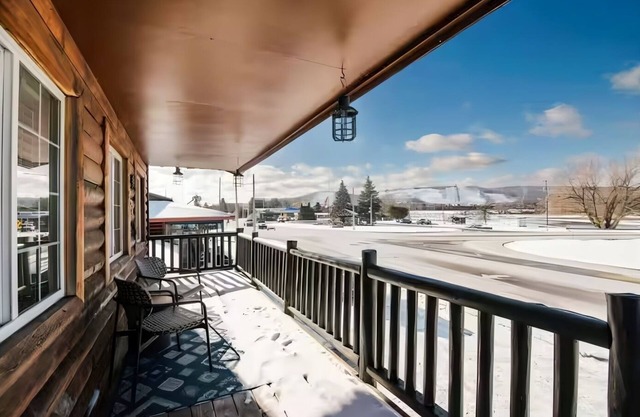 Boyne Mtn Views! 2BR w/Patio & Fire Pit Access