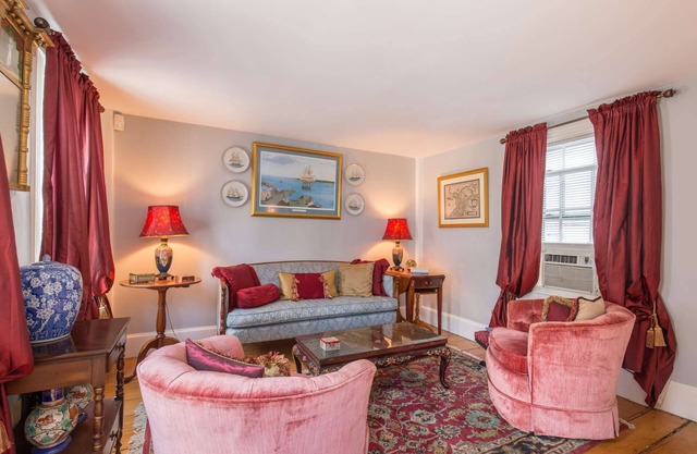 Brackett Cottage: USA 250 Years - Celebrate in this beautifully Maintained Home in Marblehead's Most