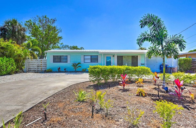 Bradenton Home: Direct Access to Sarasota Bay