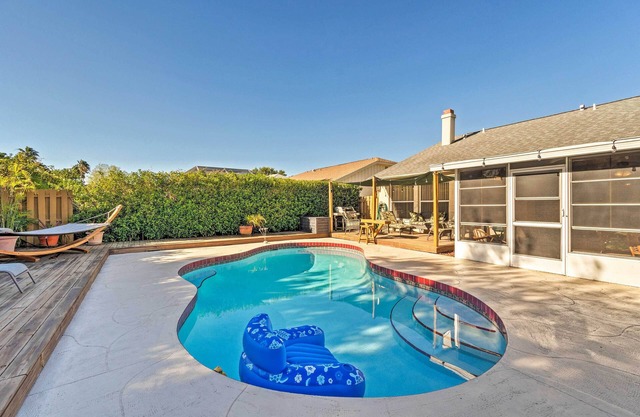 Bradenton Retreat w/Backyard Oasis: Near Beach!