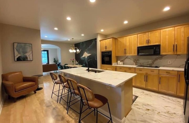 Brady Street Luxury | Close to Downtown | Sleeps 8