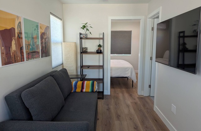 Brand new 1-bedroom w/in-unit washer & dryer, dishwasher in Burbank