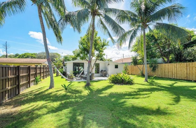 Brand new 2 bed/2 bath tropical retreat -BIG yard