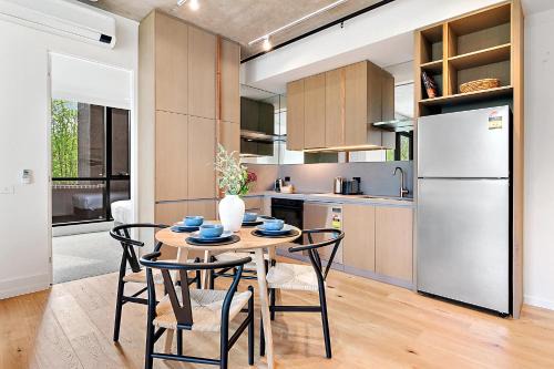 Brand-New 2-Bed with Rooftop Access