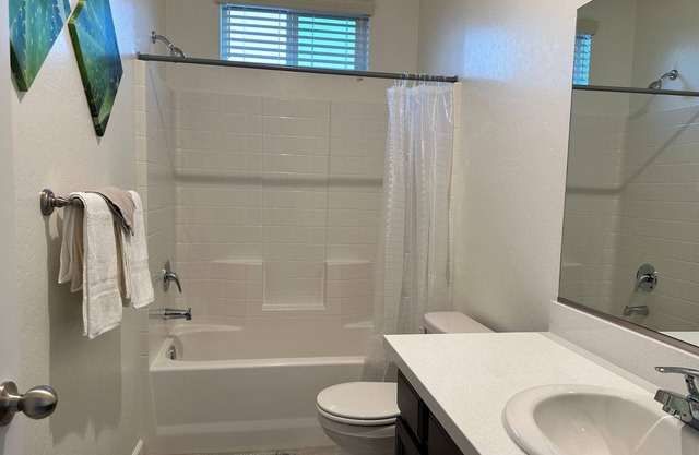 Brand new 3 bedroom 2 bath home near Lemoore Golf Coursen