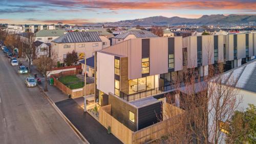 Brand New 3BR with garage - Your Base to Explore the CBD