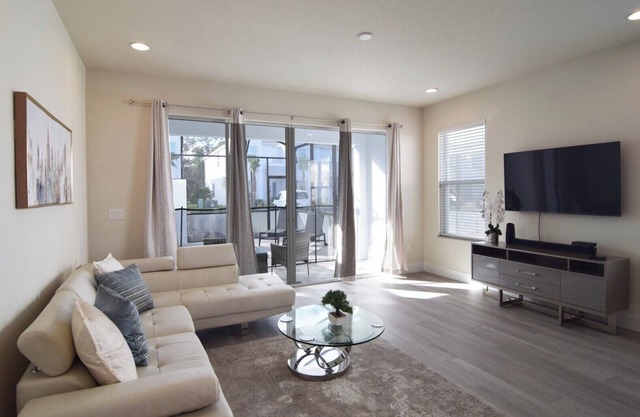 Brand New 4 Bedroom, 3 Bath Townhome, West-Facing Dip Pool, Disney 10 miles!
