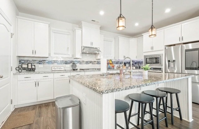 Brand new! 6 bed Luxury Home