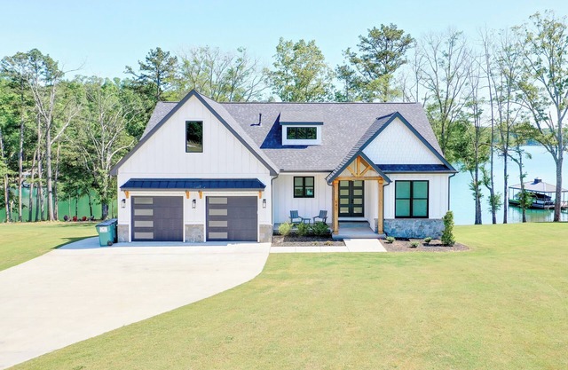 Brand New 6BR/6BA Luxury Home, 20 min to Clemson. Flat lot/firepit/pool table!