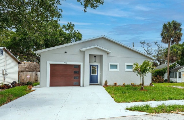 BRAND NEW Artsy Vibe in Eau Gallie ART District, WiFi, AC, Gazebo