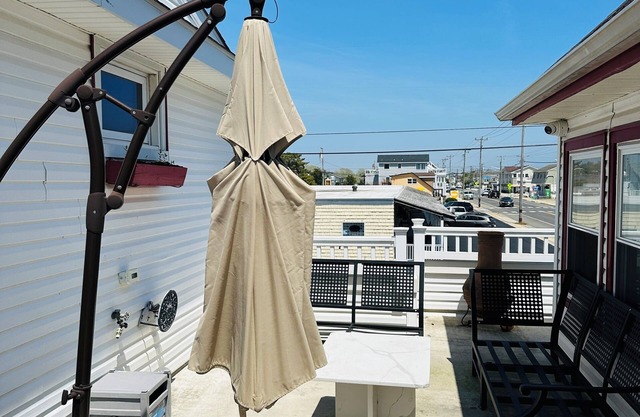 Brand-new Asian Wood style 4 Bedroom in Surf City