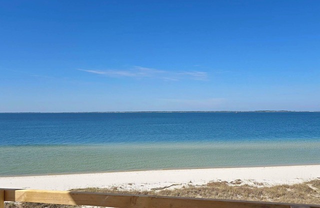 Brand New Beachfront Build, Private Pool, Pet-Friendly, Windmark Beach!