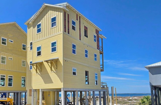 Brand New Beachfront Build, Private Pool, Pet-Friendly, Windmark Beach