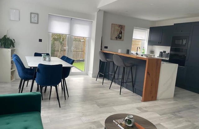 Brand New Big House with garden and free parking