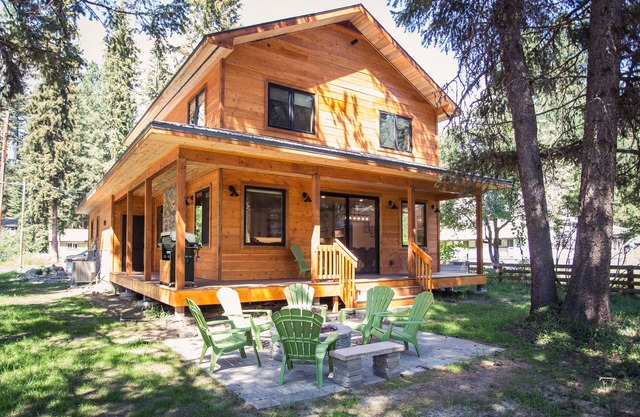 Brand New Cabin w/Air Conditioning & 4 King Suites!