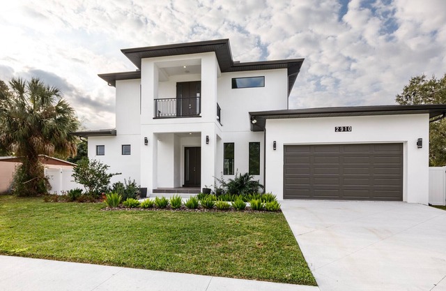 Brand New Chic Designed home- Ideal Tampa location.Sleeps 10