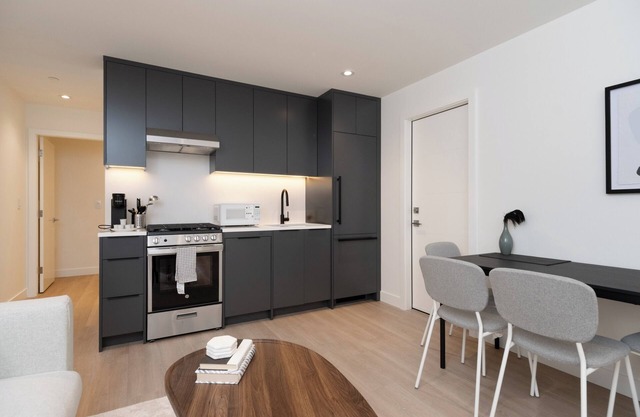 Brand New Cozy Suite near Collingwood School