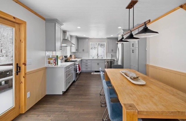 Brand New Kitchen & Bathrooms, close to Mt Snow!