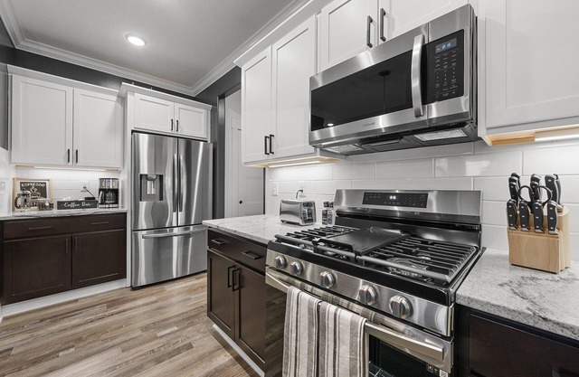 Brand New Lux 18 Beds w 2 Hot Tubs - Short North